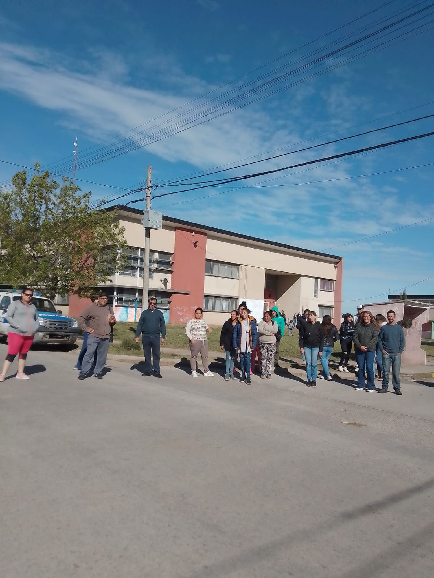 Con restricciones de acercamiento que no surten efecto, en la Secundaria 7 continúa la violencia barrial