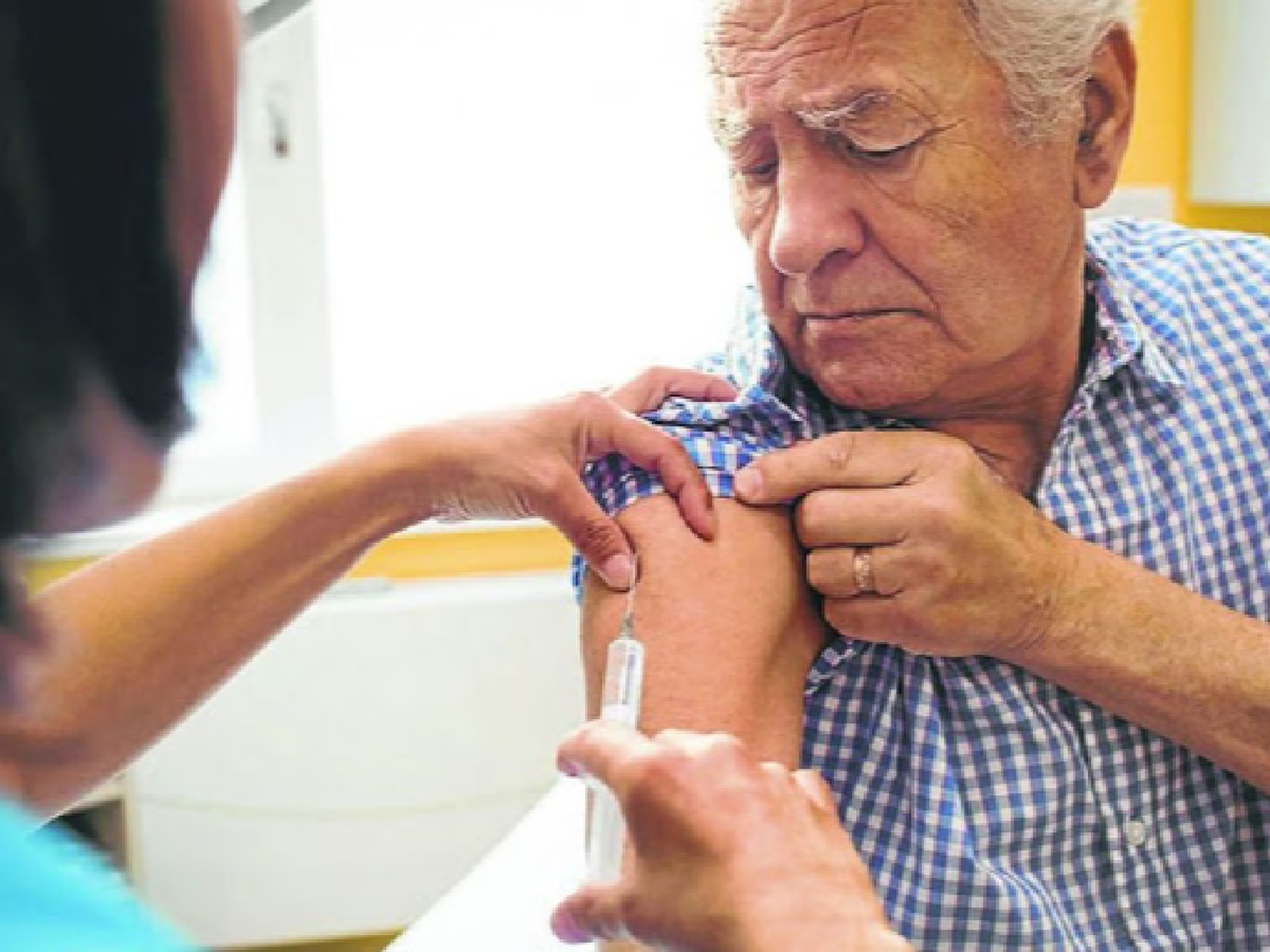 Vacunación antigripal: desde mañana se comienza vacunar a mayores de 65 años