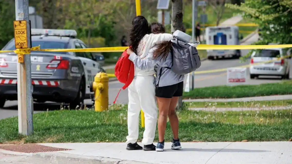 Cierran escuelas en Toronto por hombre armado con rifle este #26May