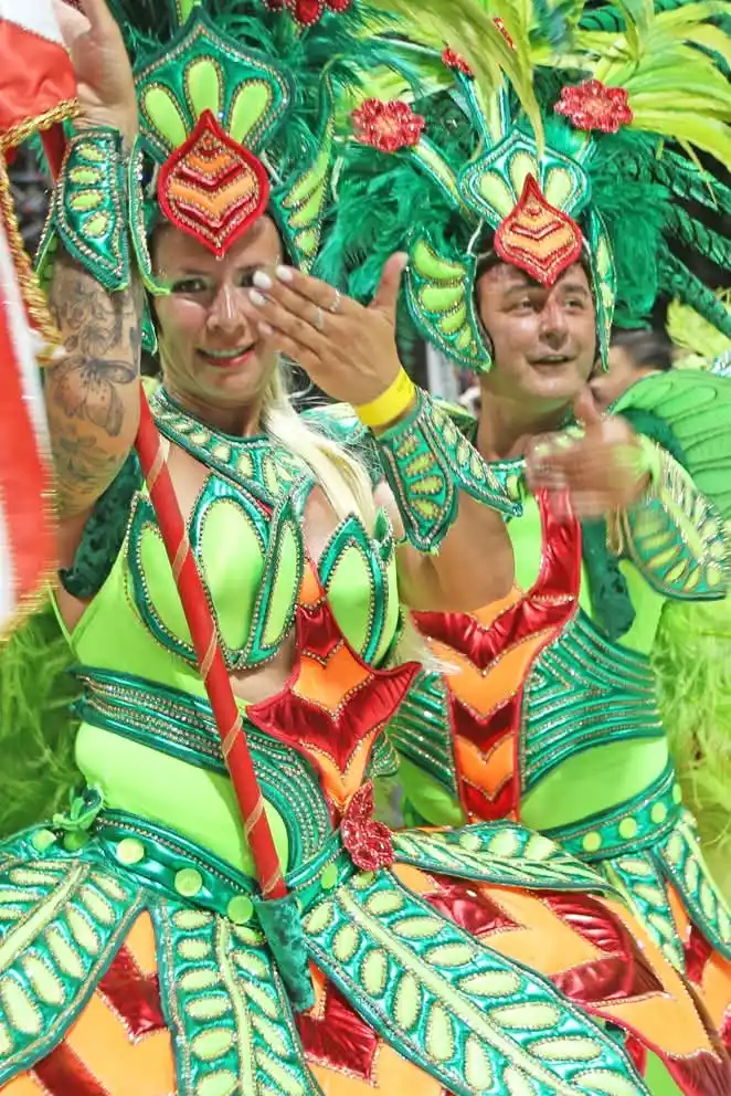 Gastón Barroetaveña y Pamela Pedrazzoli- Portabanderas-