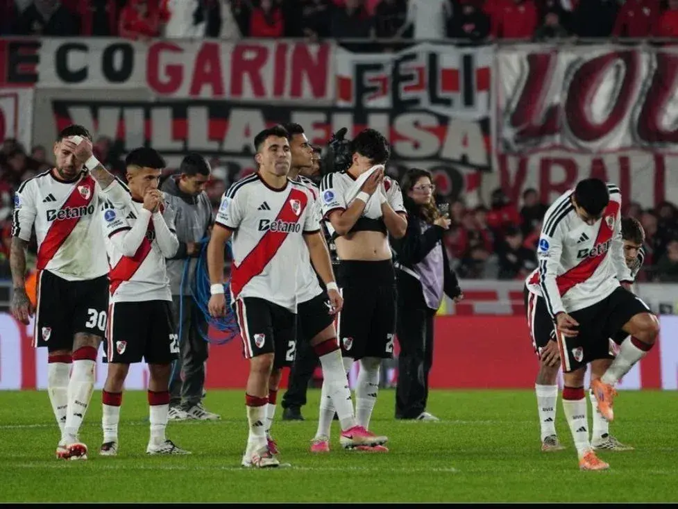Dolorosa eliminación por penales de River en octavos de la Sudamericana. Hoy se define el futuro de Coudet. Foto: DA