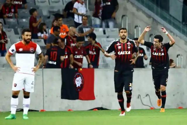 Paranaense le dio un cachetazo a Newell´s en su debut