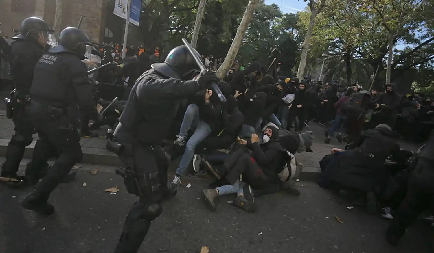 Protestas en Cataluña por la celebración del Consejo de Ministros en Barcelona