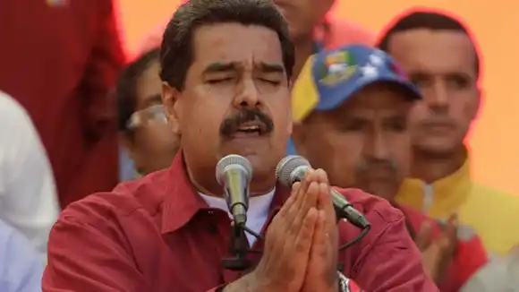 «SAN CHEVRON»: Maduro le reza a diario para que sigan fluyendo los dólares