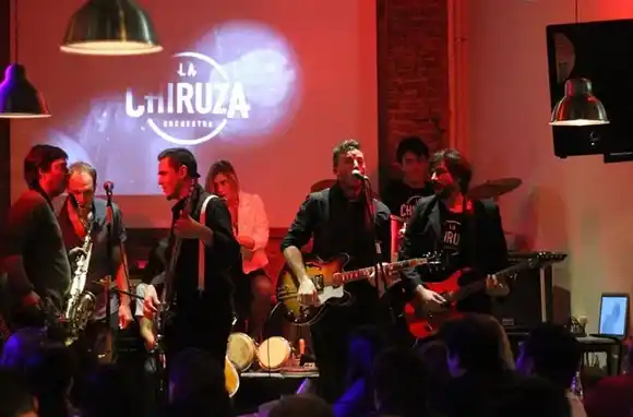 La Chiruza Orchesta se sube al escenario en tiempos de pandemia