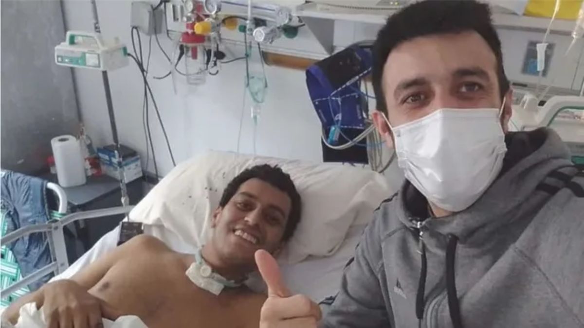 En franca recuperación: se viralizó una foto del policía Sanabria junto a su hermano
