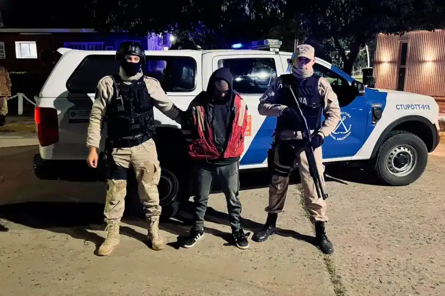 Islas Lechiguanas: detienen a un hombre tras amenazas con arma y riesgo de incendio