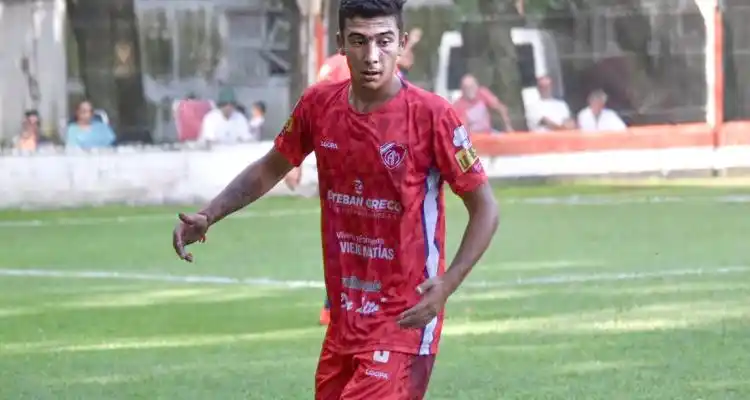 Alejo Macelli también firmó contrato con Defensores Unidos de Zárate y dio un salto en su carrera: “Es una oportunidad única”