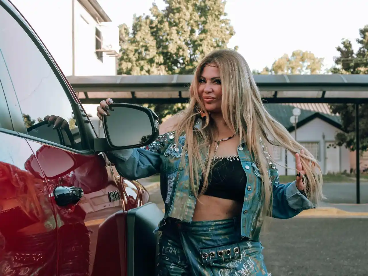 La ex chovetense afirma su carrera musical y sueña con recorrer el mundo con sus canciones