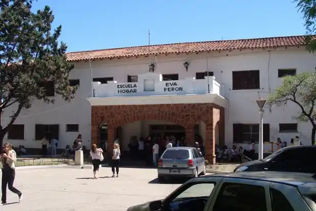 Separaron de su cargo al director de Escuela Hogar