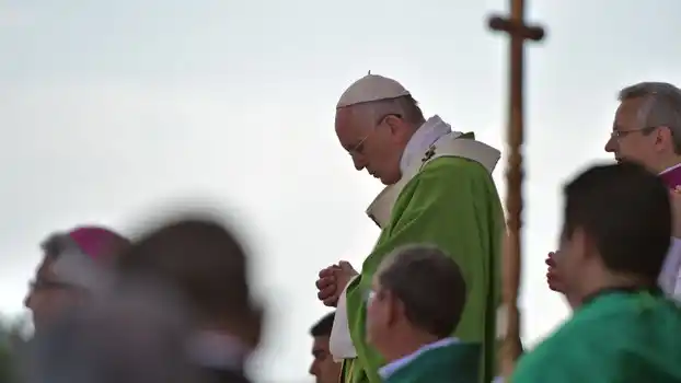 Francisco se despidió de la gira en América con una misa multitudinaria 