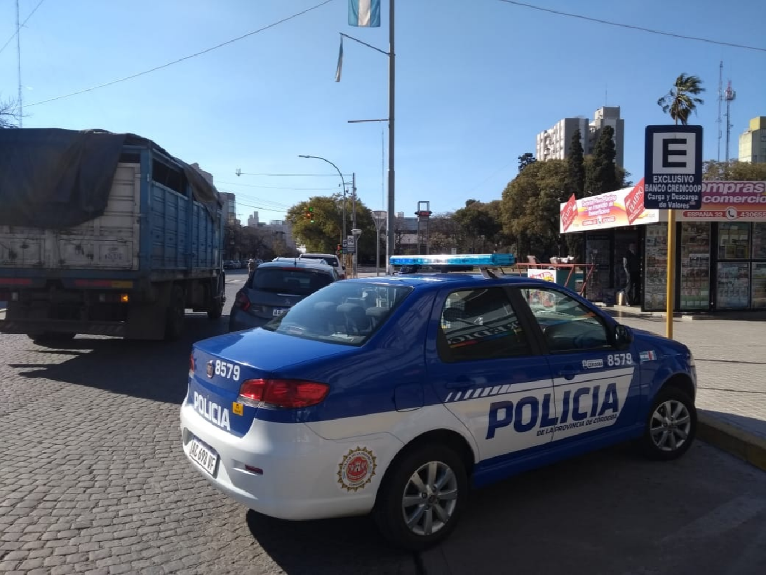 Habría robado distintas prendas y fue detenido