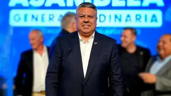 “Llegamos a lugares donde el Estado no llega”, cruzó Tapia al gobierno en la apertura de la Asamblea de la AFA