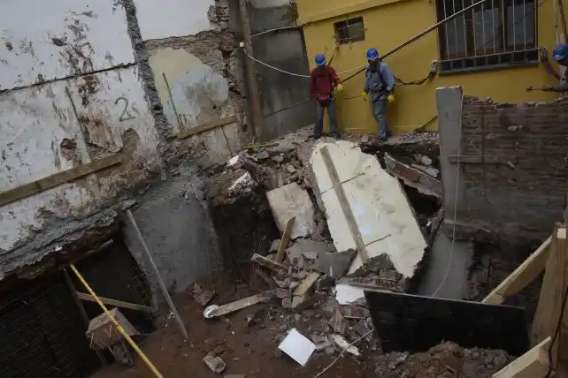 Un derrumbe en una construcción dejó un herido leve