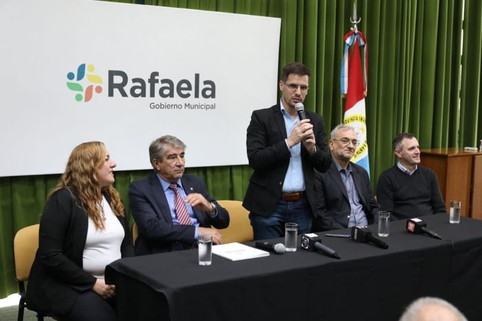 Bastía, Viotti y Calvo en la presentación