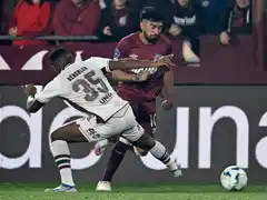 Lanús consiguió un agónico triunfo frente a Fluminense