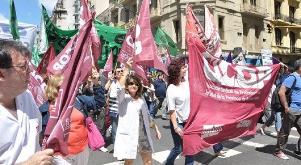 Médicos y docentes bonaerenses vuelven a parar por salarios