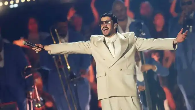 Bad Bunny hizo vibrar a sus fans en el Monumental.