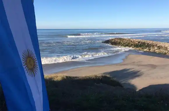 Surfistas con objetivos olímpicos retoman los entrenamientos en Mar del Plata