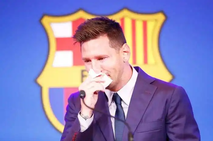 Messi se despidió de Barcelona con �Smucha tristeza⬝ y admitió que PSG �Ses una posibilidad⬝