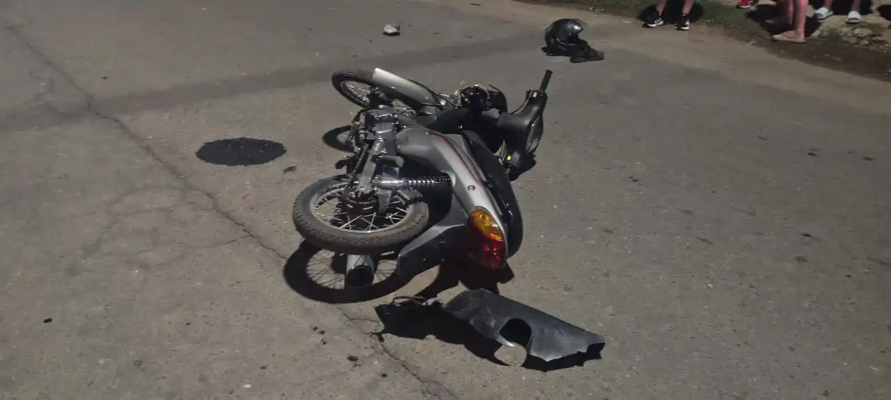 Visibles daños materiales en una de las motocicletas.