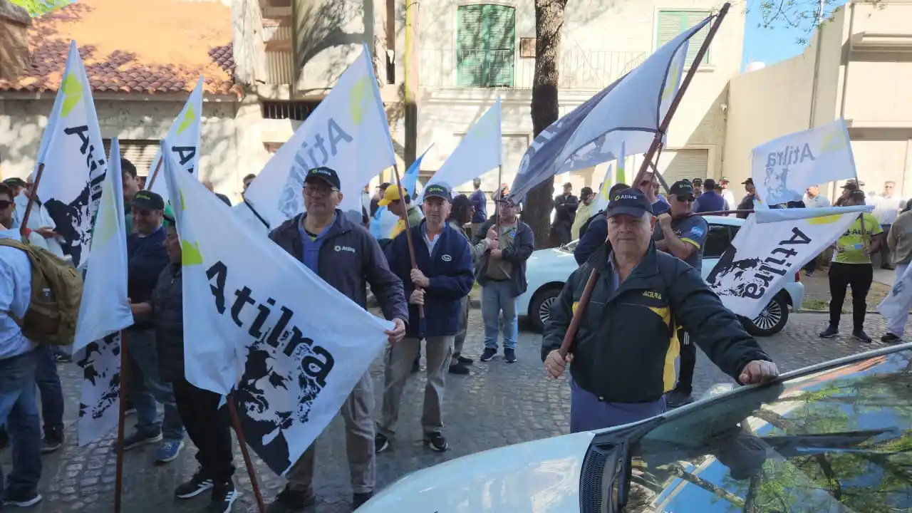 Más de 500 trabajadores de ATILRA de todo el país se manifestaron frente a Tribunales - 2