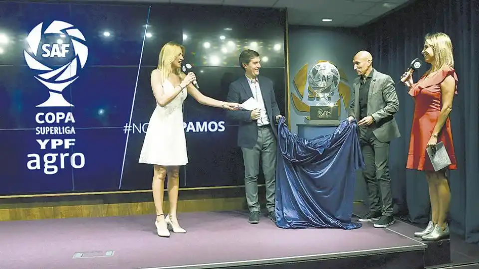 Presentaron la Copa de la Superliga, a partido único y con ambas hinchadas