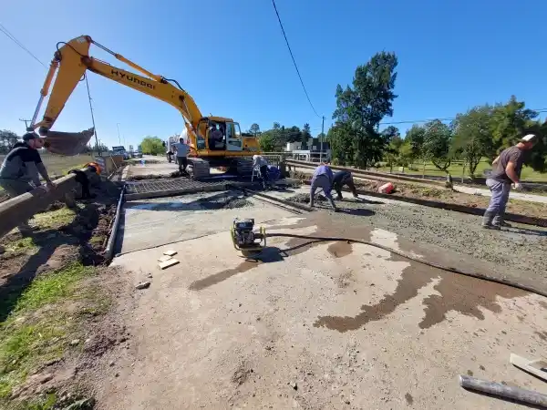 Desarrollan trabajos en simultáneo con Trenes Argentinos en avenida Juan Manuel de Rosas