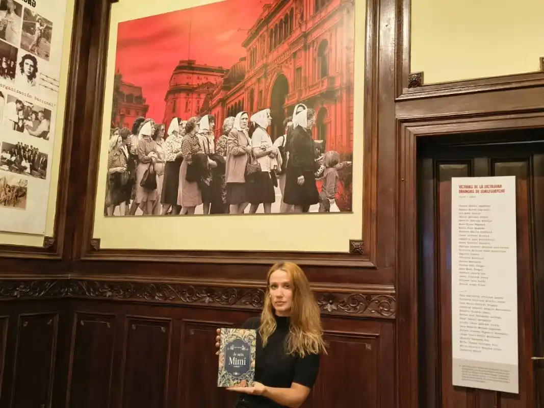 La periodista Sabina Melchiori donó el libro Je suis Mimí al Museo de la Memoria
