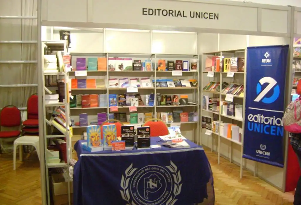 Editorial Unicen comenzó con las  presentaciones de sus dos libros 