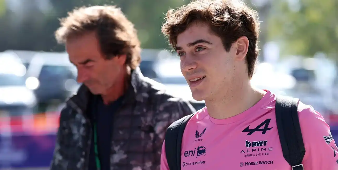 Colapinto y Hamilton tuvieron un casi choque en la recta principal durante la FP2. Foto: Reuters