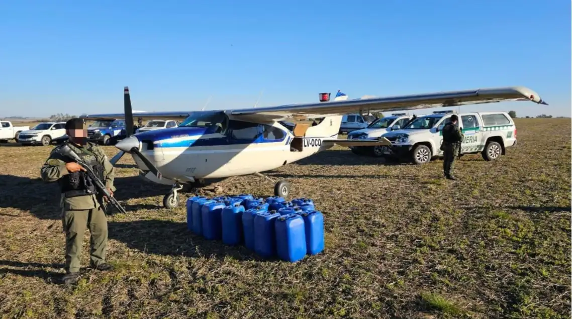 En el interior de la aeronave se encontraron 300 paquetes de cocaína con un peso total de 321 kilos. Foto: Gentileza.