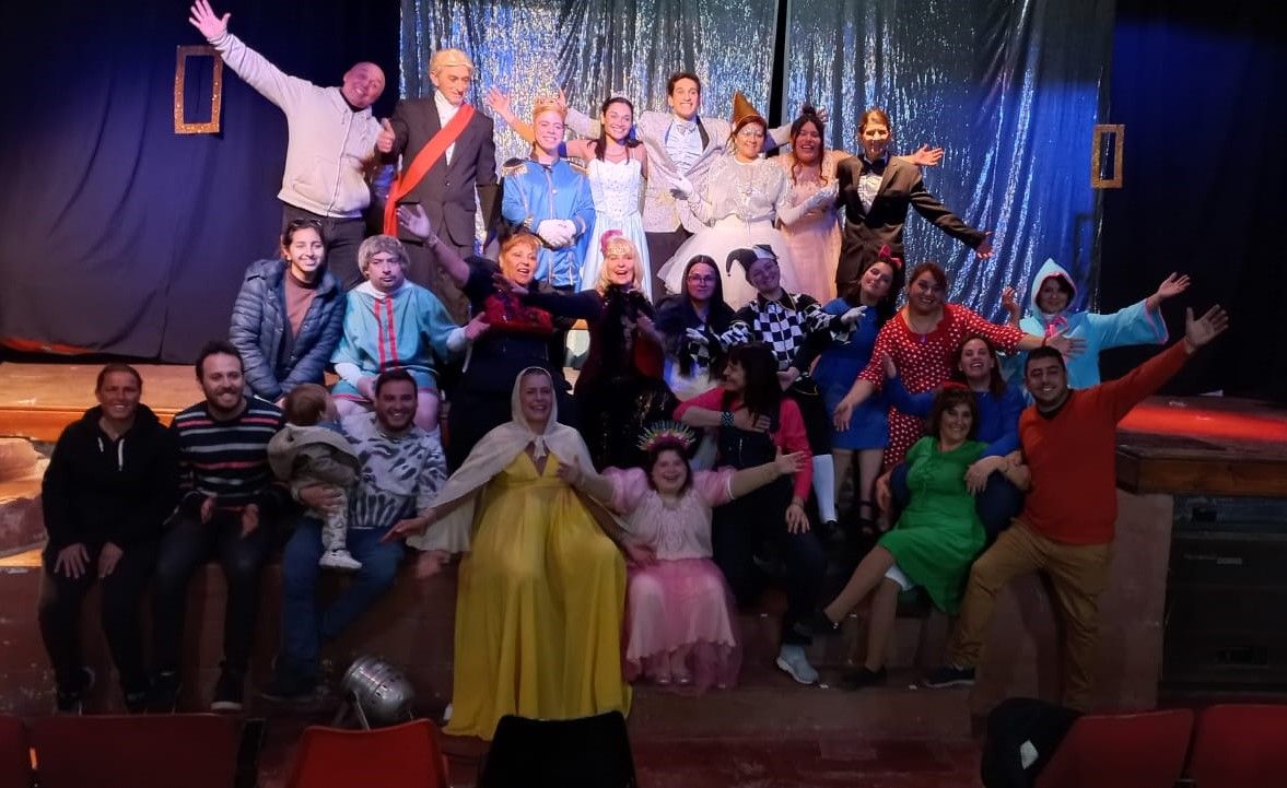 Con 25 adultos, el grupo retomó este año presentando dos producciones infantiles en la ciudad.