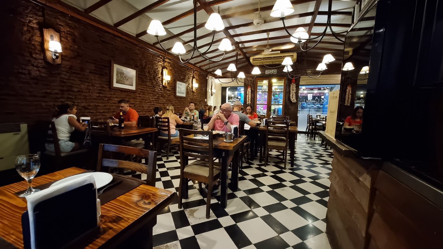 Gastronomía: la primera quincena "estuvo bien", pero esperan una mejora en las próximas semanas