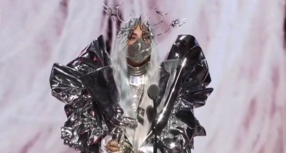 Lady Gaga usa mascarillas y arrasa en los VMAs