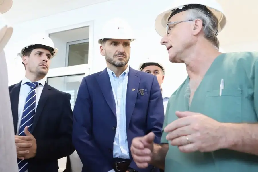 Pullaro y Viotti escuchan las explicaciones técnicas