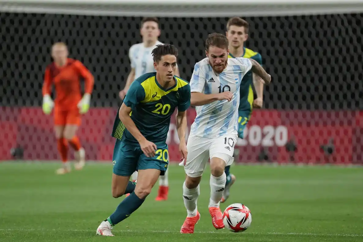Fútbol: Argentina debutó en Tokio con una derrota frente a Australia