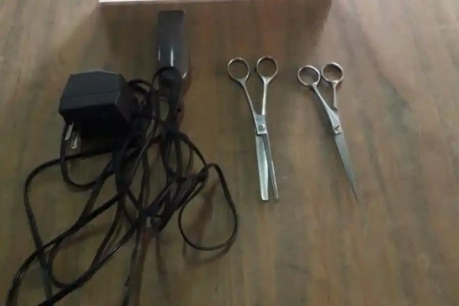 Le robaron equipamiento de peluquería, y recibió un llamado anónimo con información sobre el paradero de sus cosas