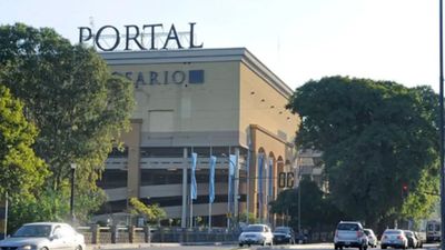 Rosario: intentó robar un aire acondicionado en un shopping, se arrojó al vacío al escapar y terminó preso