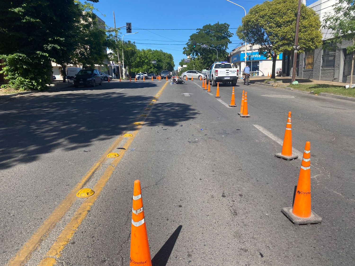 Hospitalizaron a una motociclista tras un accidente en Marconi y Alsina