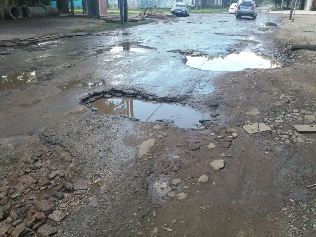 Denuncian rotura de coches y robos en una peligrosa esquina de Moreno