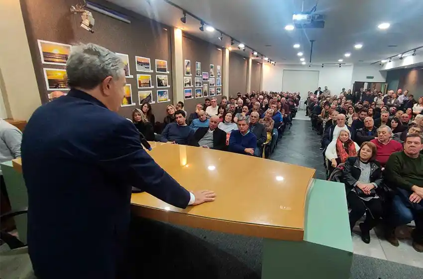 Duhalde reunió a todos y llamó a la unidad