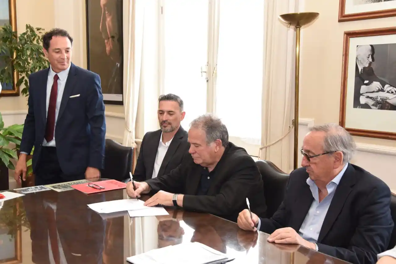 Asumen secretarios directores - 3