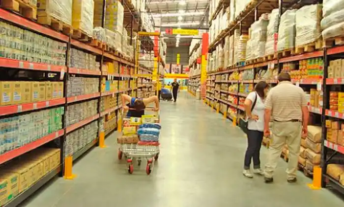 Se sigue hundiendo el consumo: retrocesos en mayoristas, autoservicios y shoppings