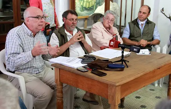 Un estudio confirma que los efluentes del Parque Industrial que van al río contaminan