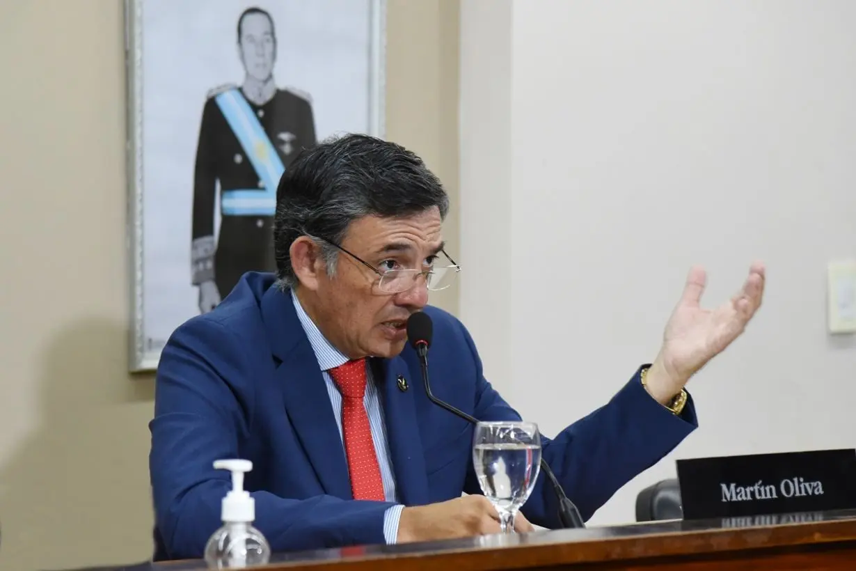 Oliva tras la sesión  “Habilitamos una herramienta que nos solicitó el Ejecutivo para refaccionar escuelas” 