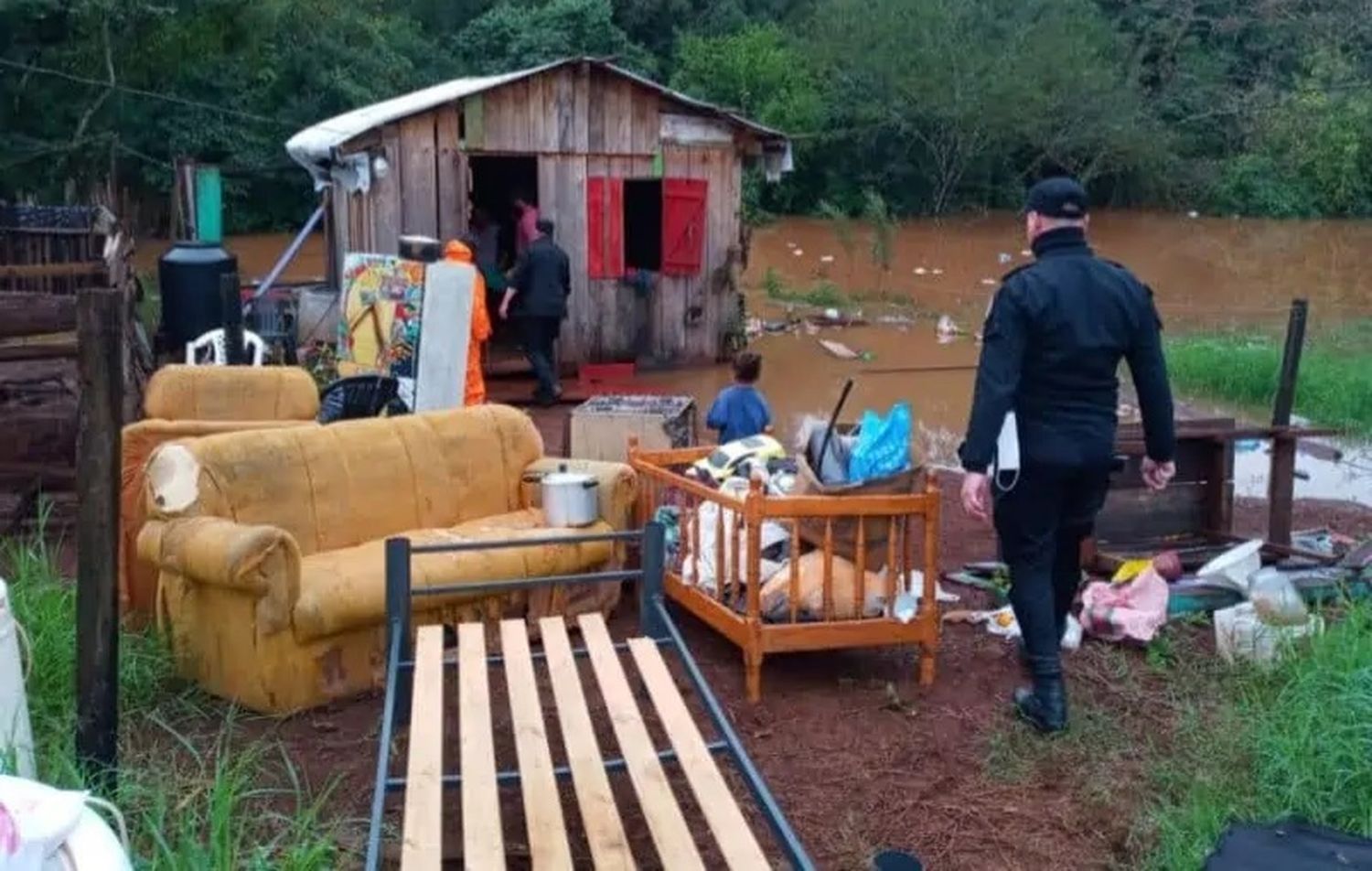 Crecida del Río Uruguay: evacuaron a tres familias