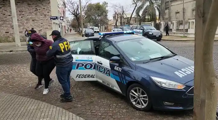 Cayó una banda que hacía estafas telefónicas desde la cárcel: Habían montado un call center