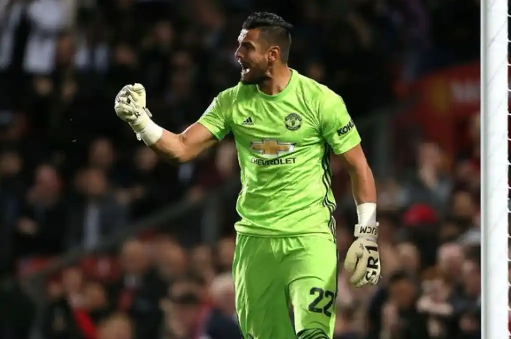 Chiquito Romero dejaría Manchester para irse a Liverpool