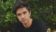 Julián Serrano cuestionó a una docente y no recibió la respuesta esperada